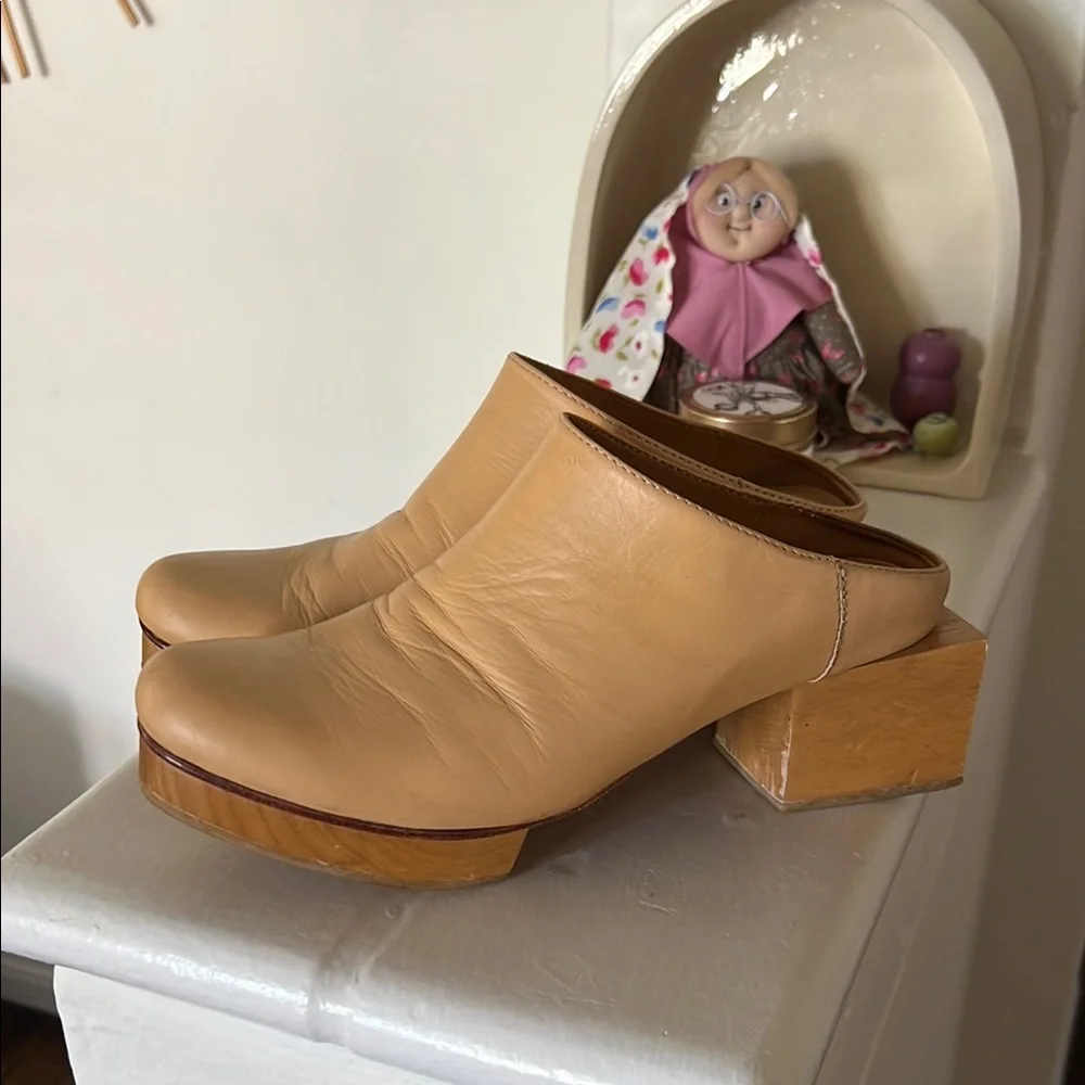 Beklina Matisse Platform Mules Pretzel 🥨 - Picture 4 of 6